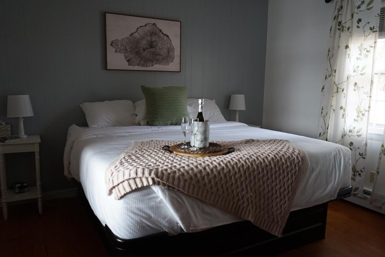 Alamoosook Lakeside Inn Orland 外观 照片
